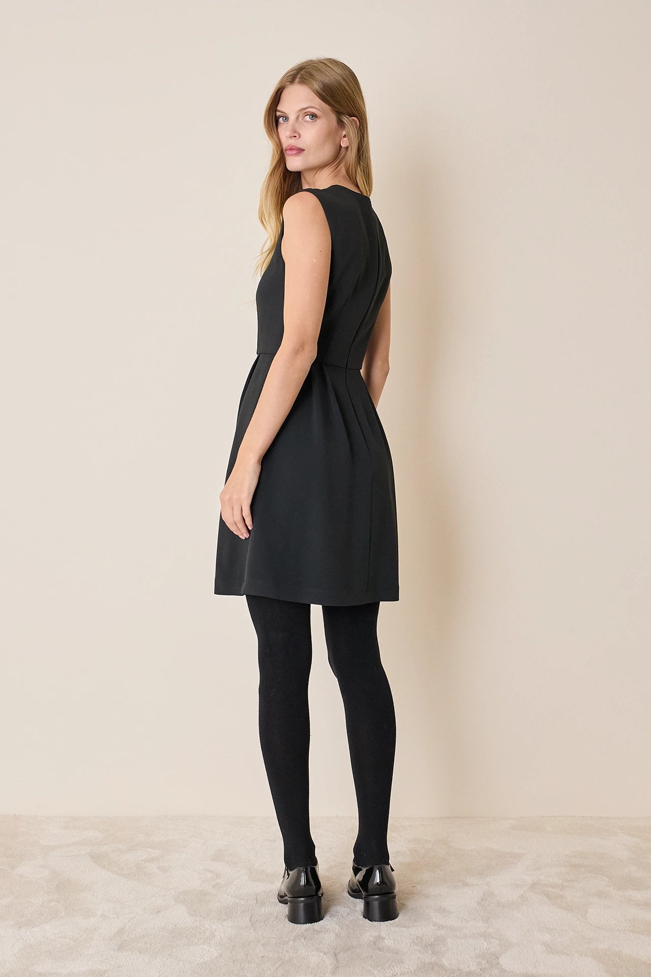 Abito con gonna a ruota