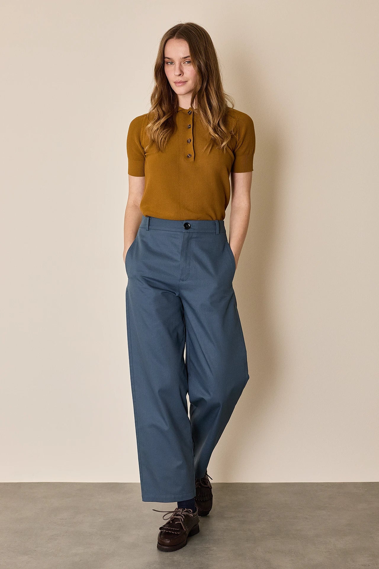 Pantaloni in cotone sostenuto