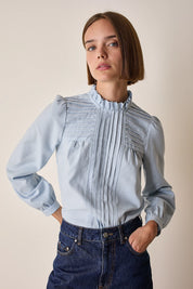 Cotton top with pleats and ruffled collar