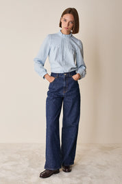Cotton top with pleats and ruffled collar