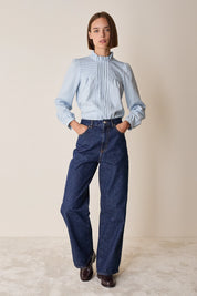 Cotton top with pleats and ruffled collar