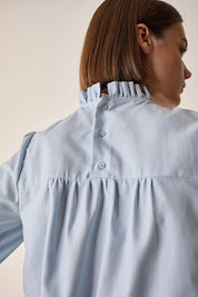 Cotton top with pleats and ruffled collar
