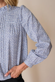 Cotton top with pleats and ruffled collar