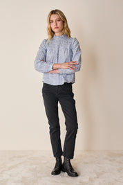 Cotton top with pleats and ruffled collar