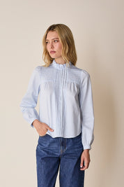 Cotton top with pleats and ruffled collar