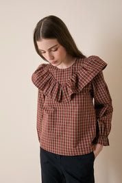 Top a quadretti con maxi volant