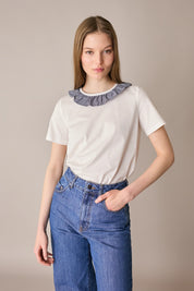 T-shirt con colletto volant