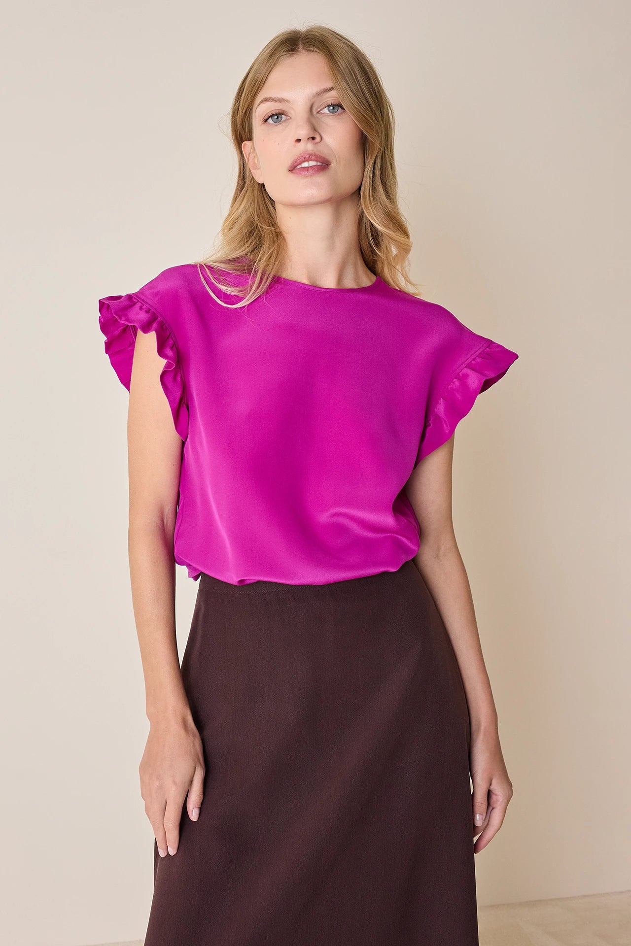 Top in seta con maniche volant