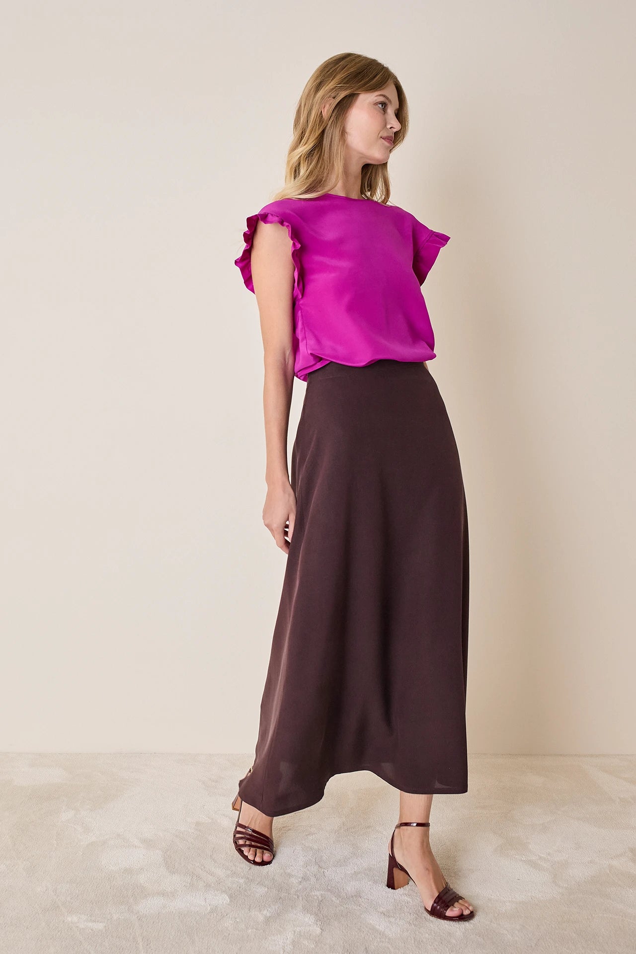 Top in seta con maniche volant