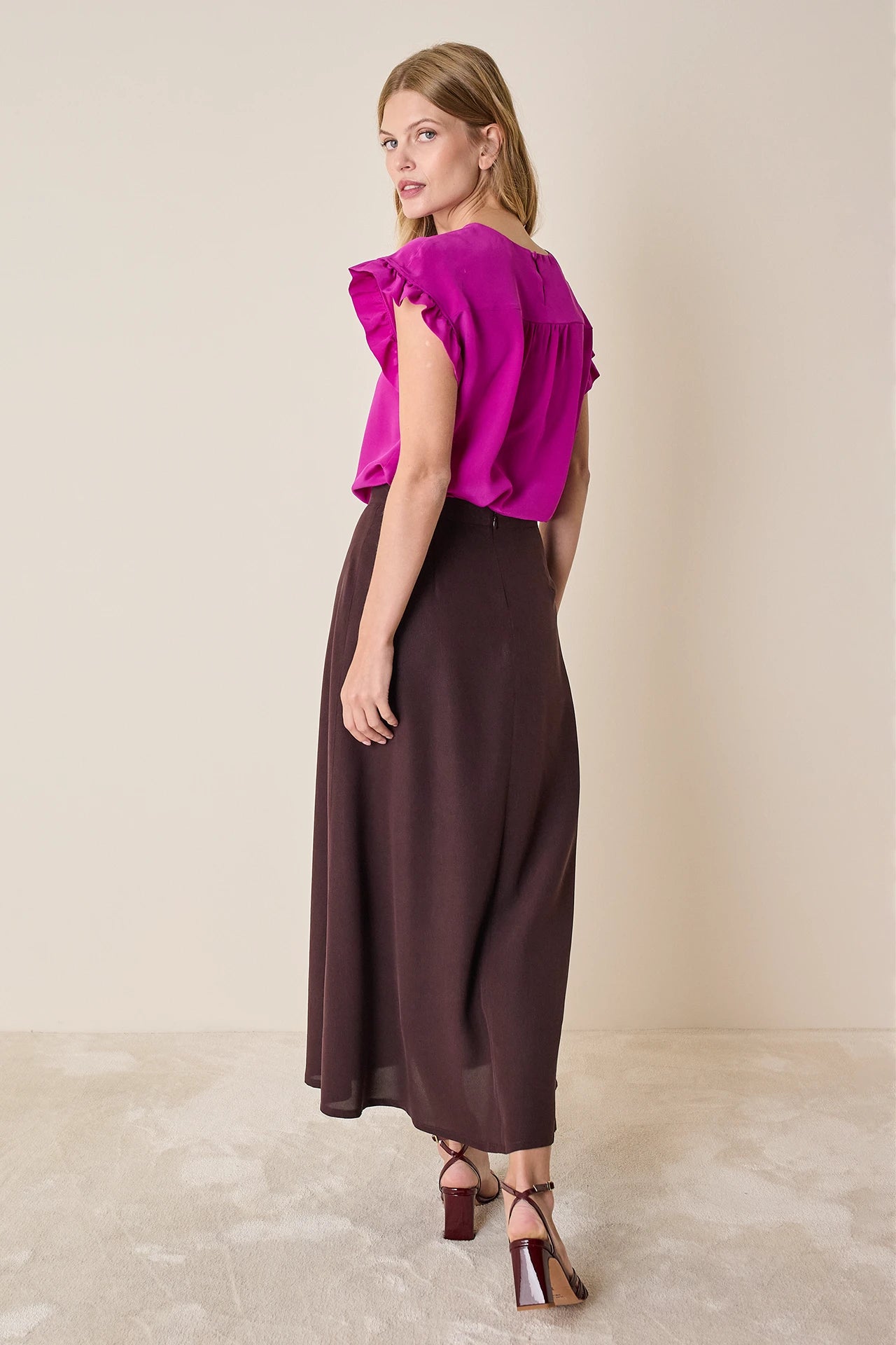 Top in seta con maniche volant