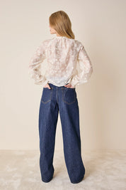 Top ricamato con fiori in rilievo