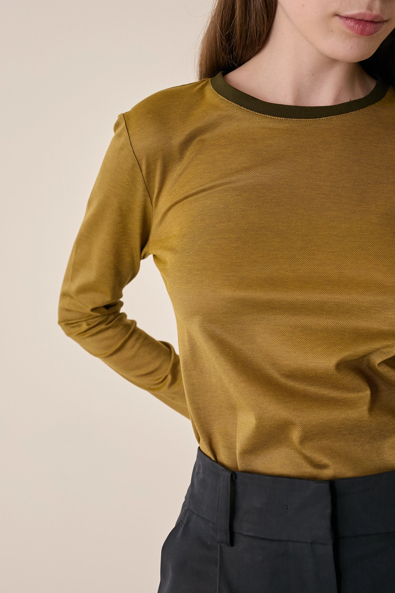 T-shirt a maniche lunghe con profilo a contrasto