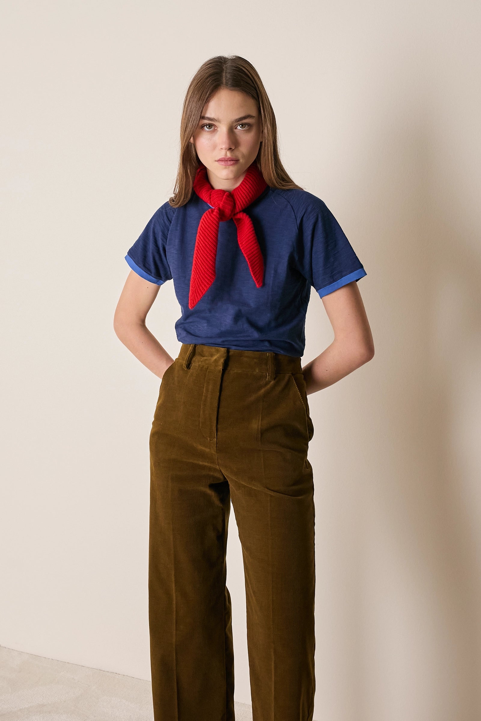 T-shirt in cotone con profili a contrasto