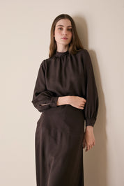 Top in blend di seta con collo foulard