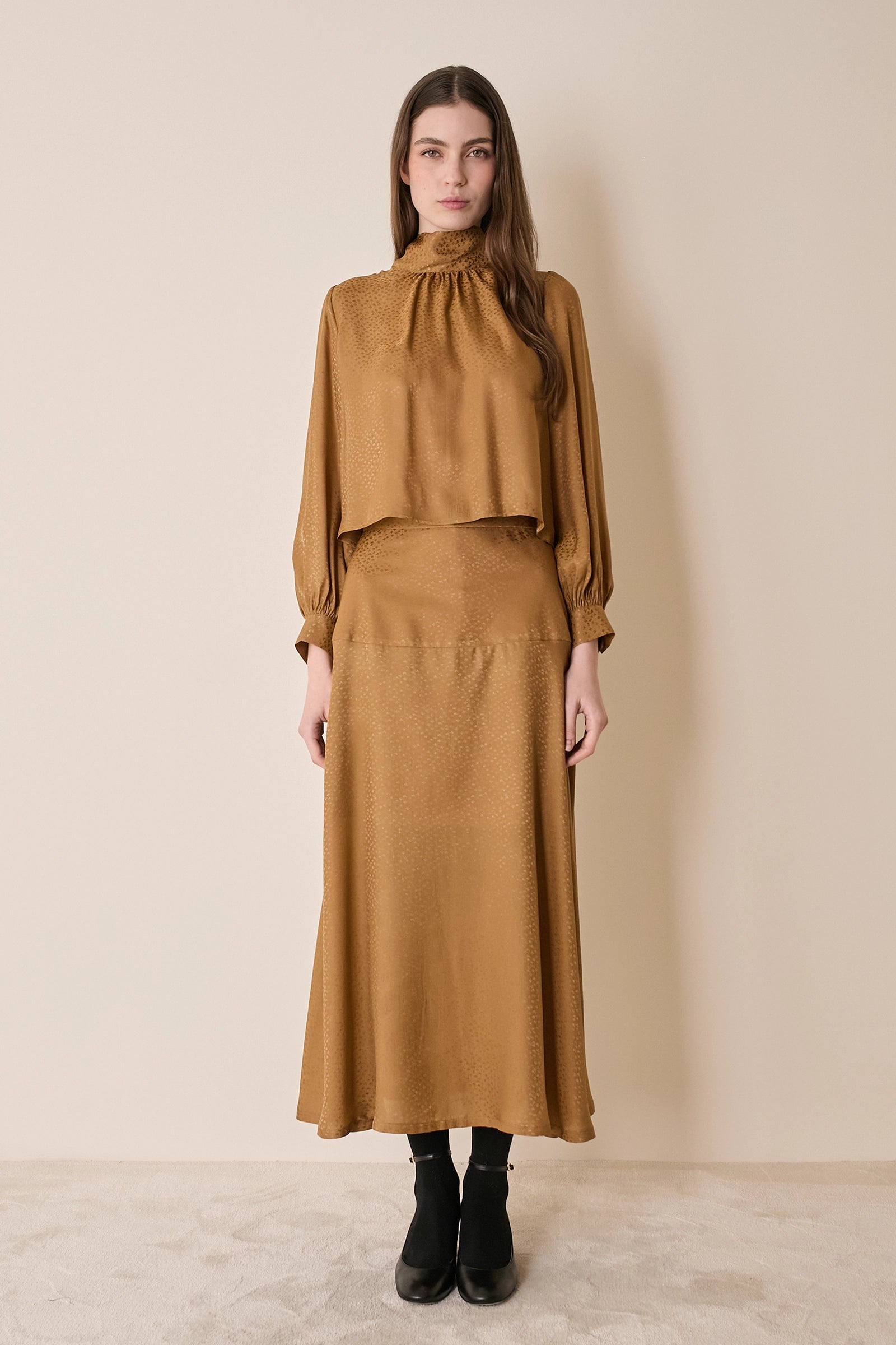 Top in blend di seta con collo foulard