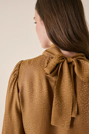 Top in blend di seta con collo foulard