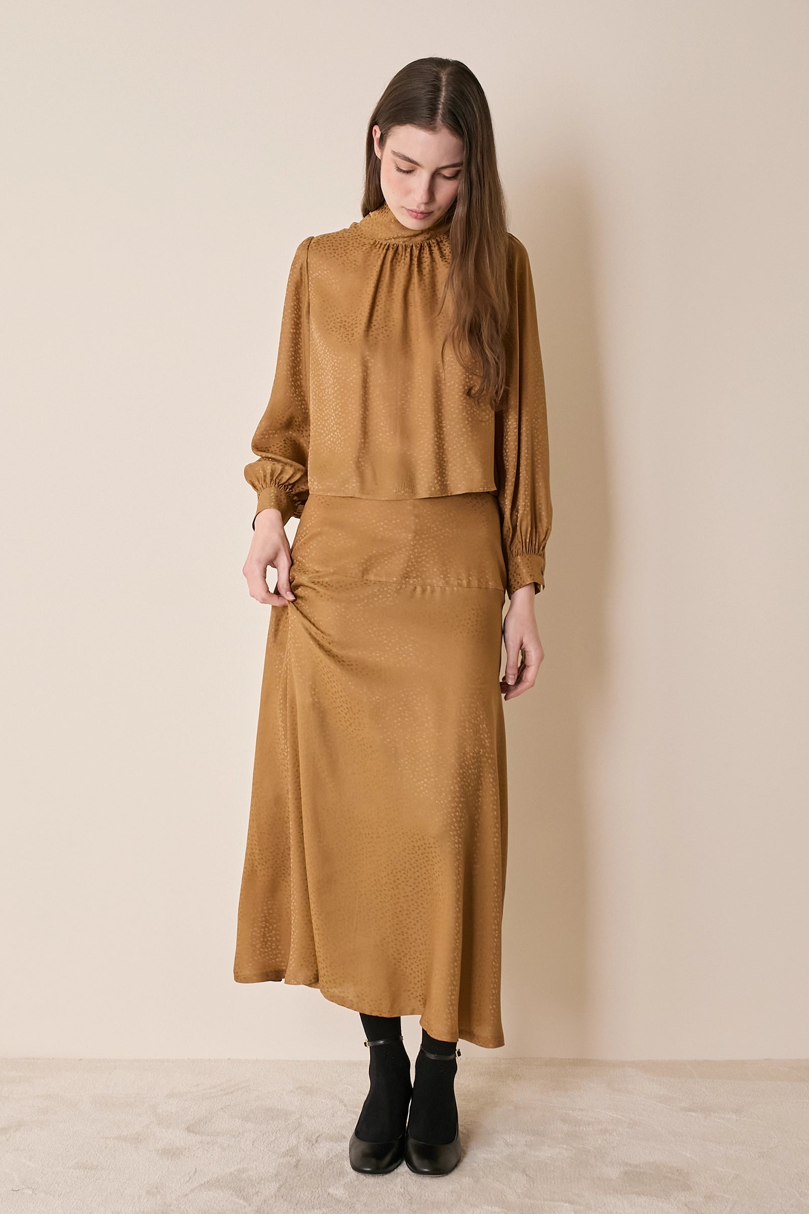 Top in blend di seta con collo foulard