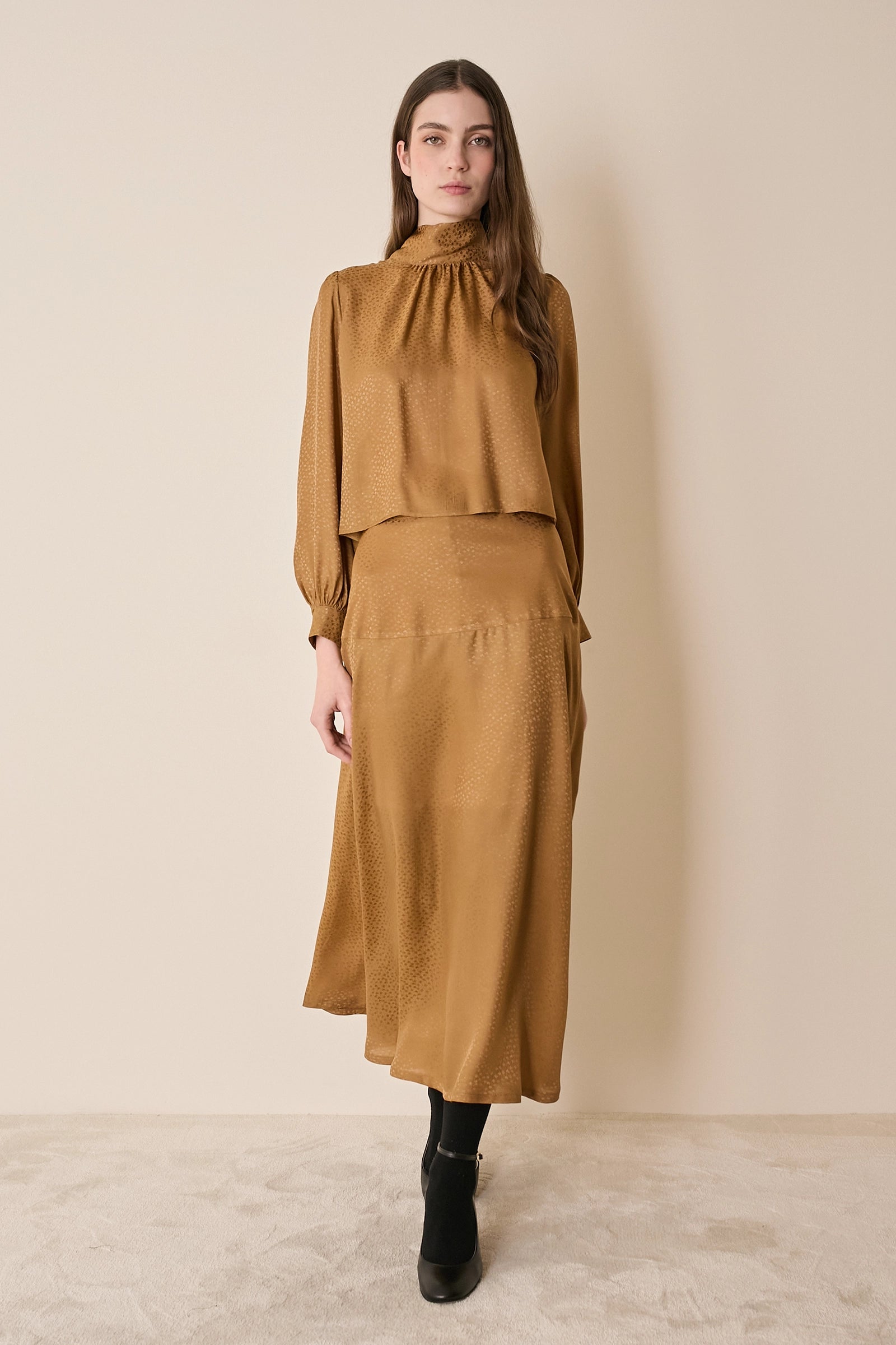 Top in blend di seta con collo foulard