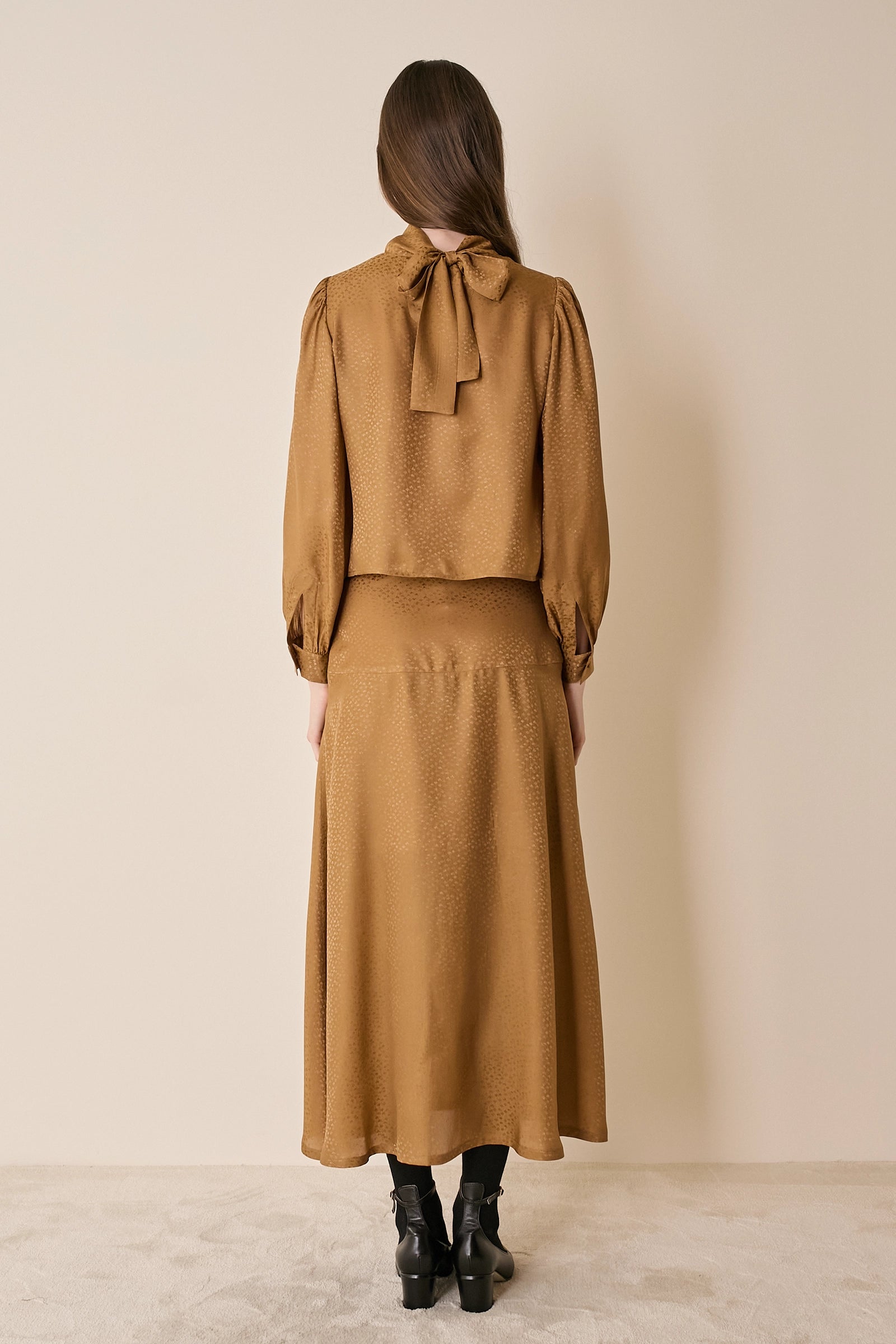 Top in blend di seta con collo foulard