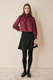 Top in seta con collo foulard