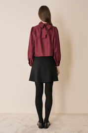 Top in seta con collo foulard