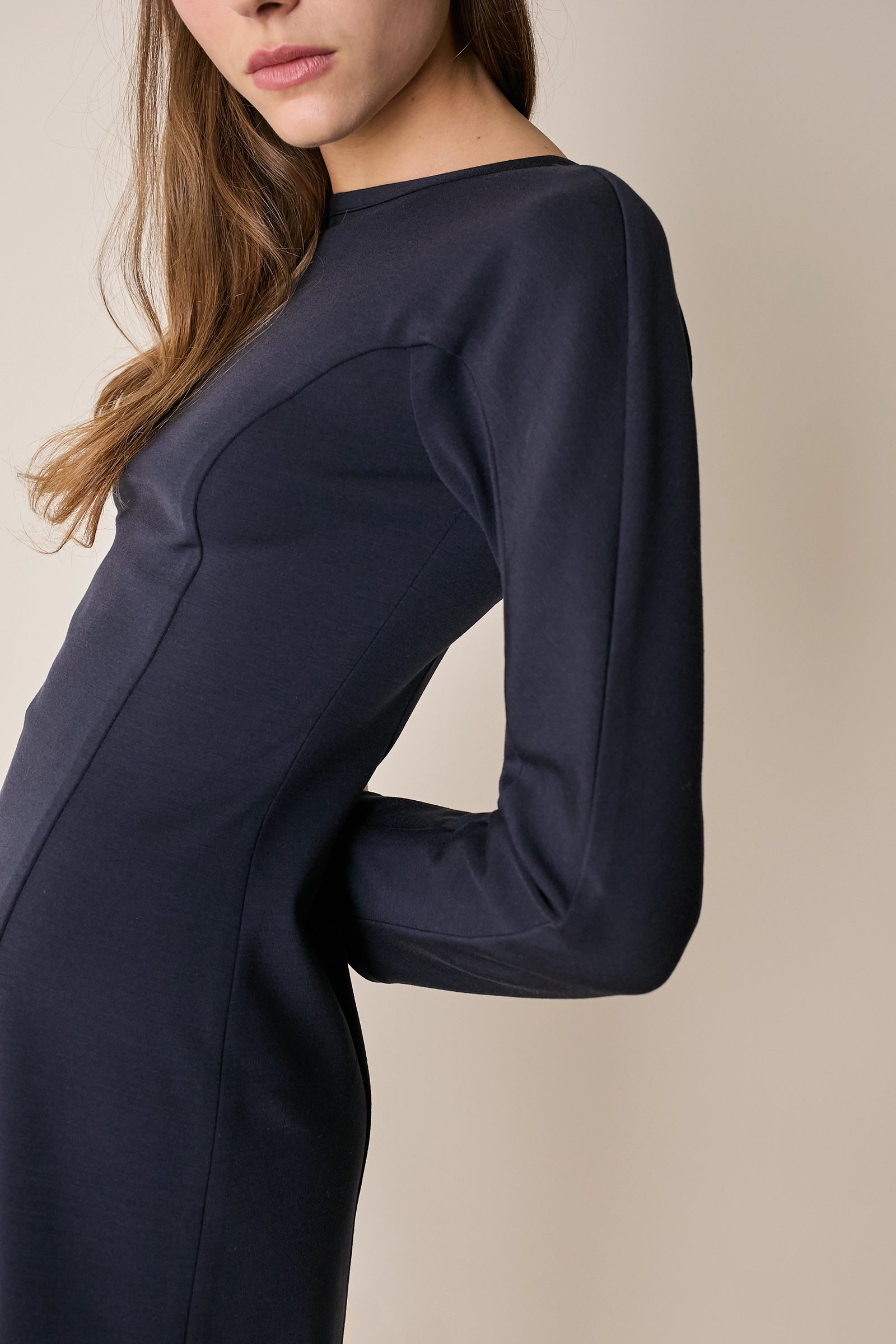 Abito in jersey di lana con impunture