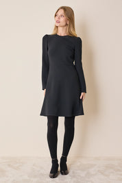 Abito corto con gonna fluida