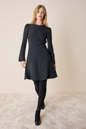 Abito corto con gonna fluida