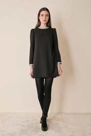 Abito in lana con passamaneria gioiello