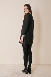 Abito in lana con passamaneria gioiello