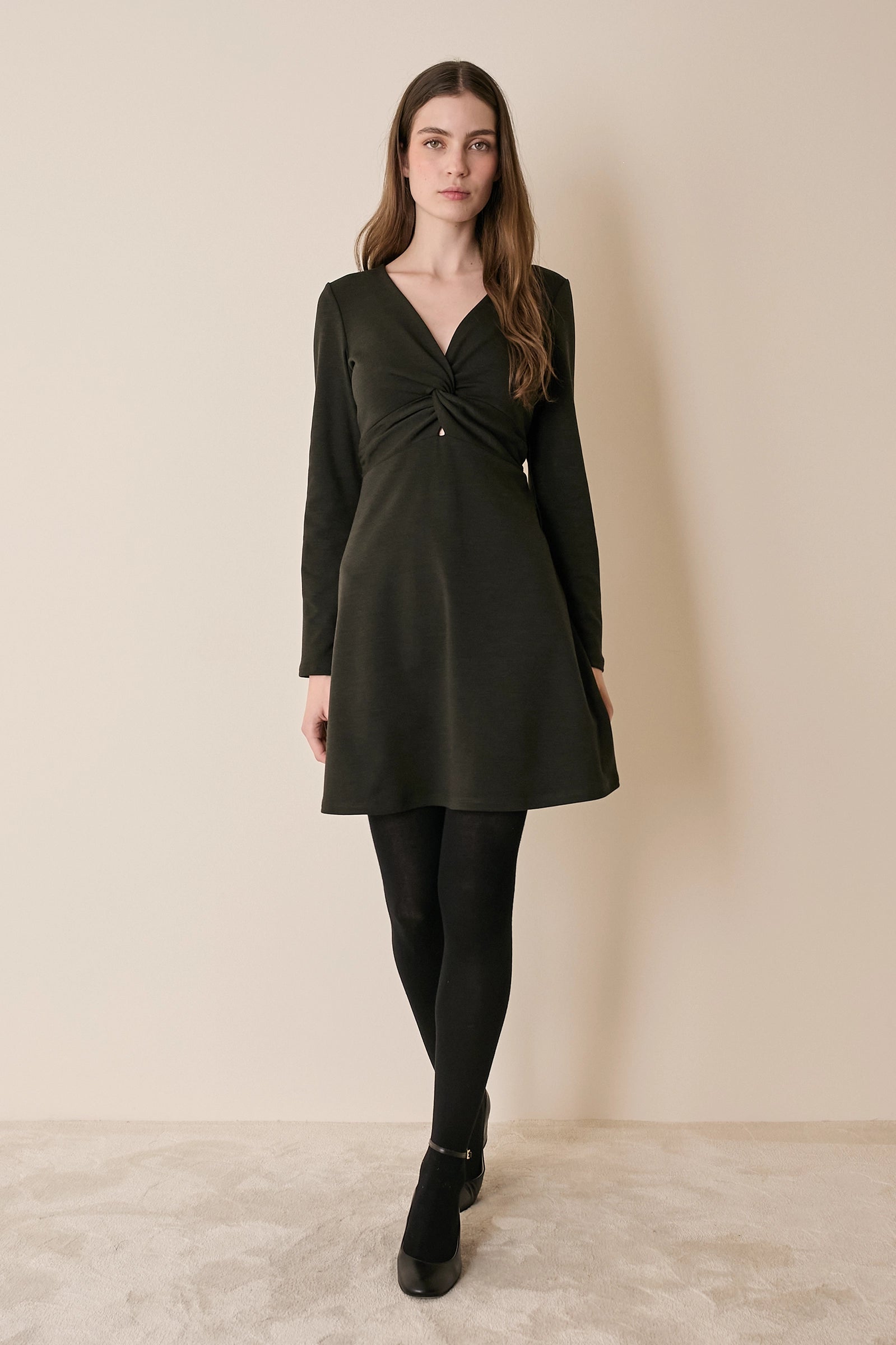 Abito in jersey di lana con scollo incrociato