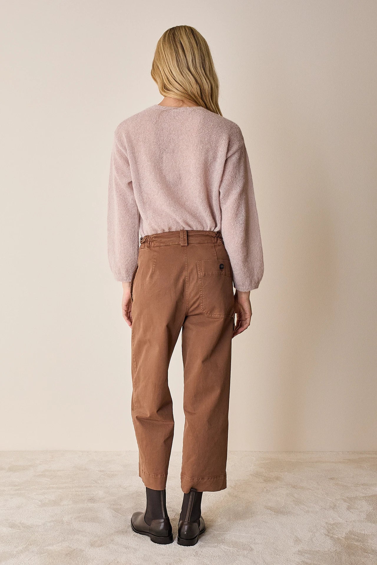 Cropped trousers with elastic waist