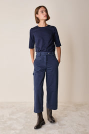Cropped trousers with elastic waist