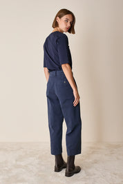 Cropped trousers with elastic waist