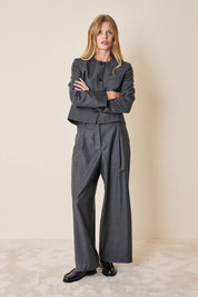 Pantaloni in lana e seta con pinces