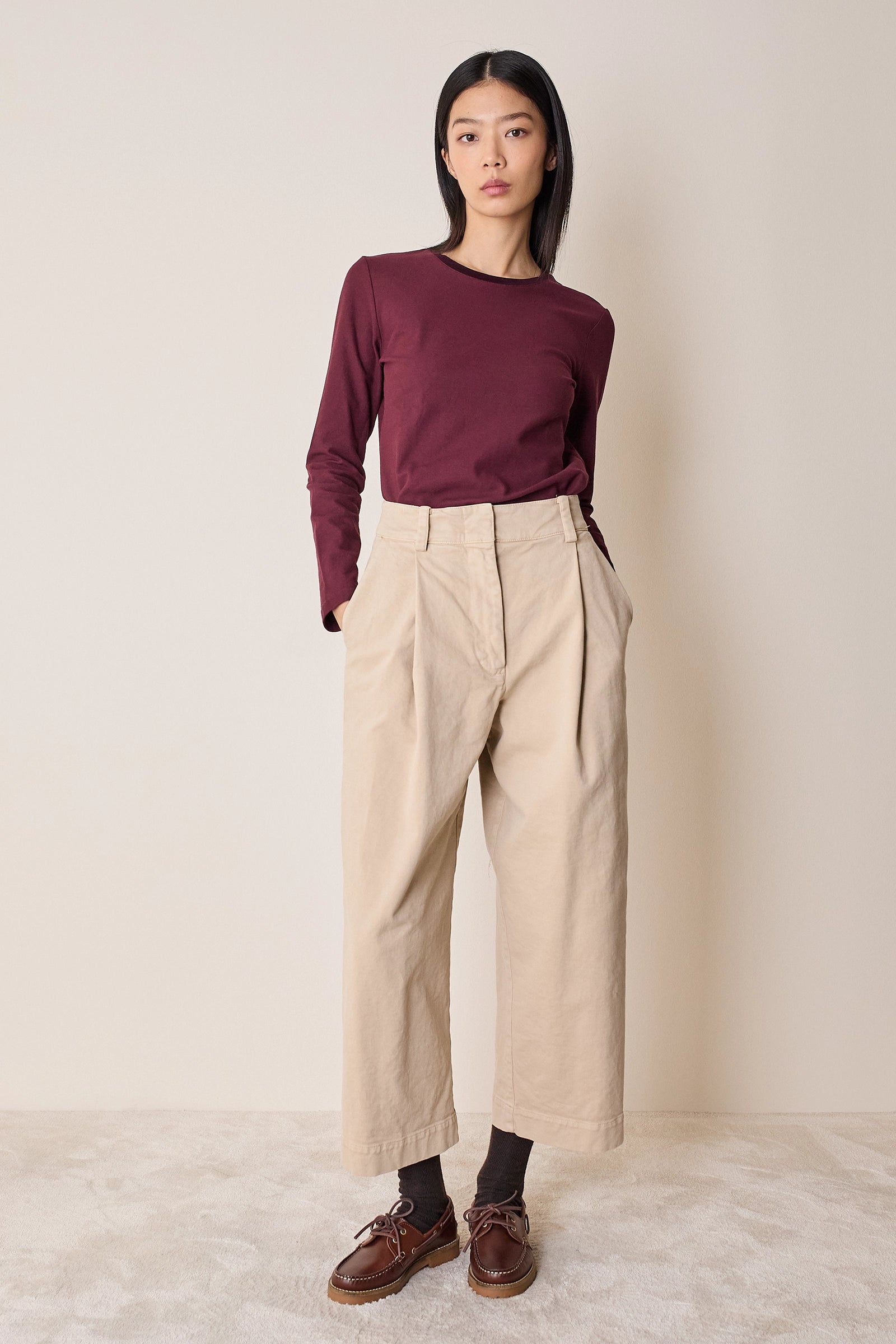 Pantaloni con pinces in gabardine di cotone