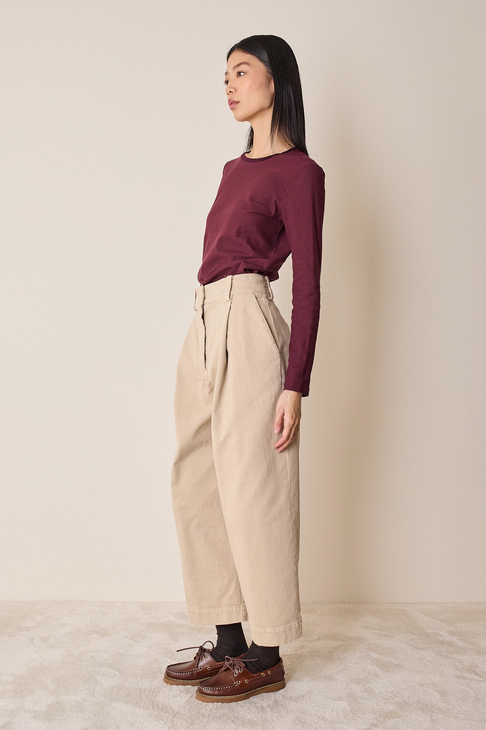 Pantaloni con pinces in gabardine di cotone