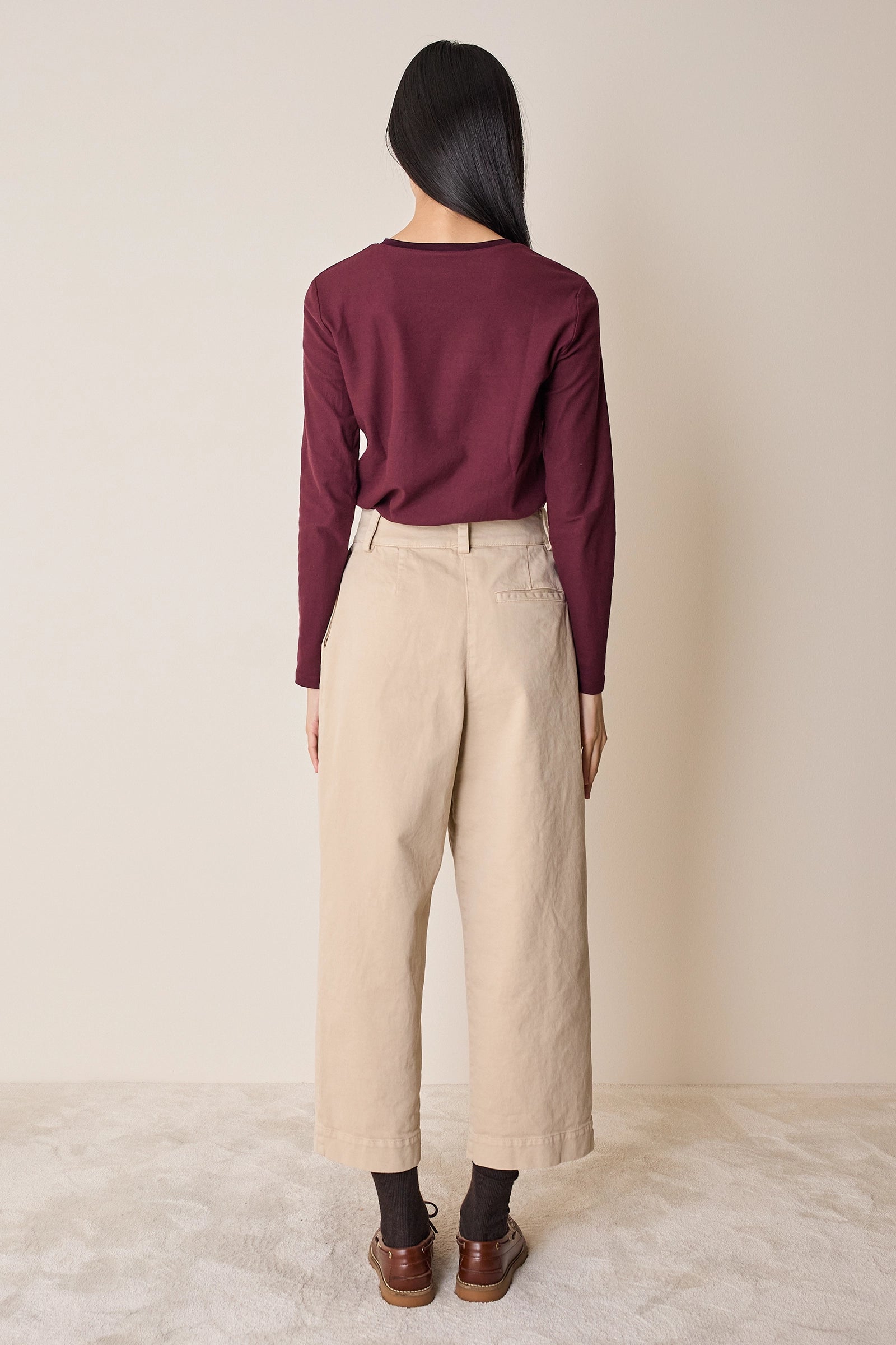Pantaloni con pinces in gabardine di cotone