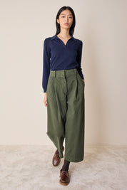 Pantaloni con pinces in gabardine di cotone