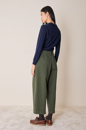 Pantaloni con pinces in gabardine di cotone
