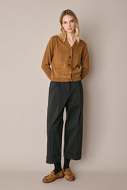 Pantaloni con piega e risvolto