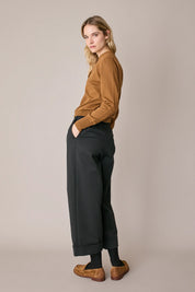 Pantaloni con piega e risvolto