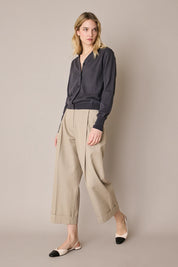Pantaloni con piega e risvolto