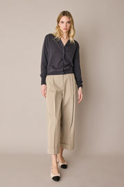 Pantaloni con piega e risvolto