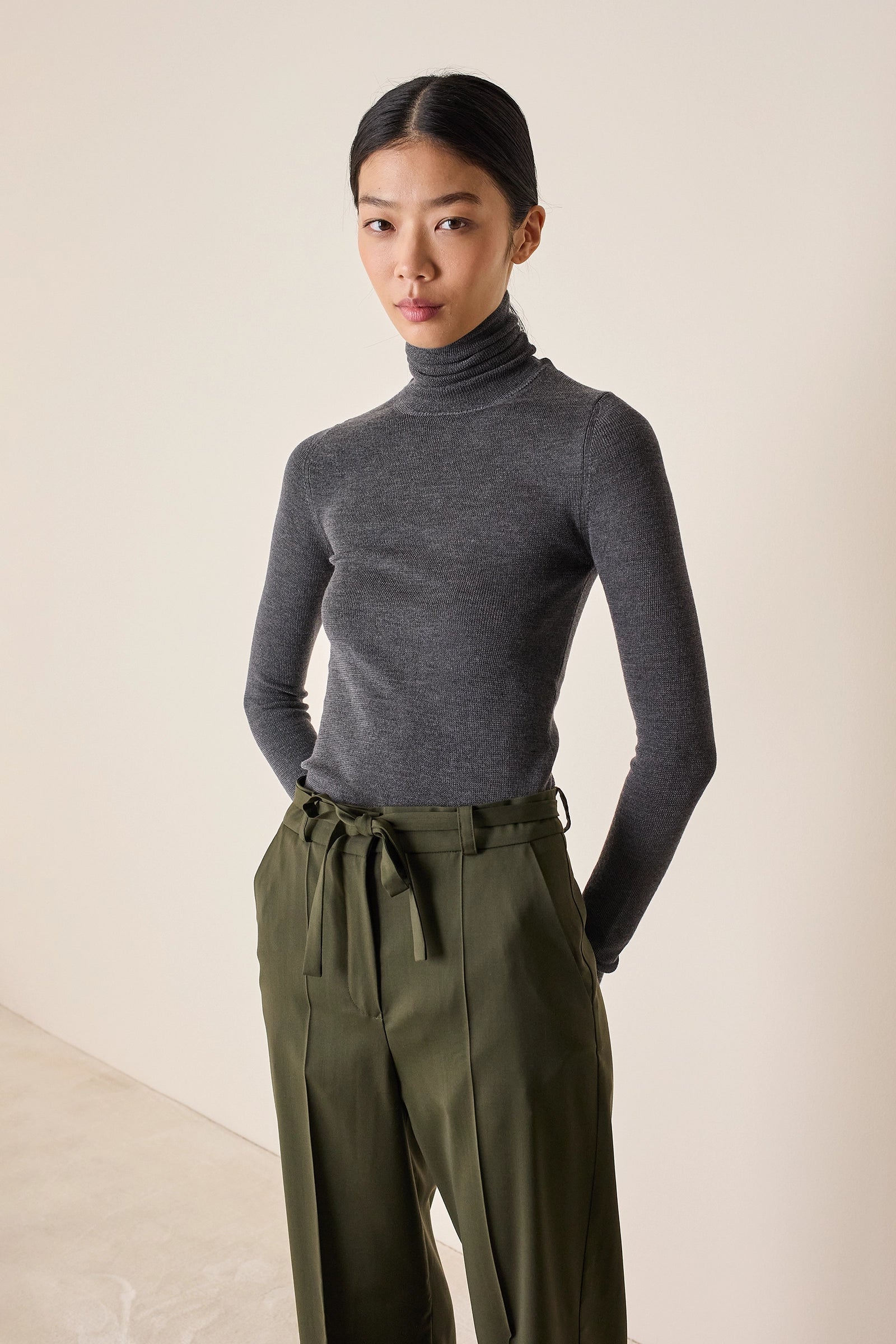 Pantaloni in lana con cintura