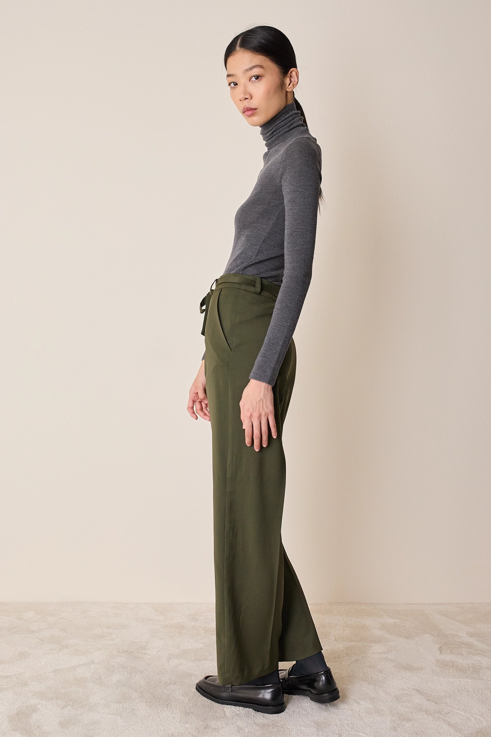 Pantaloni in lana con cintura