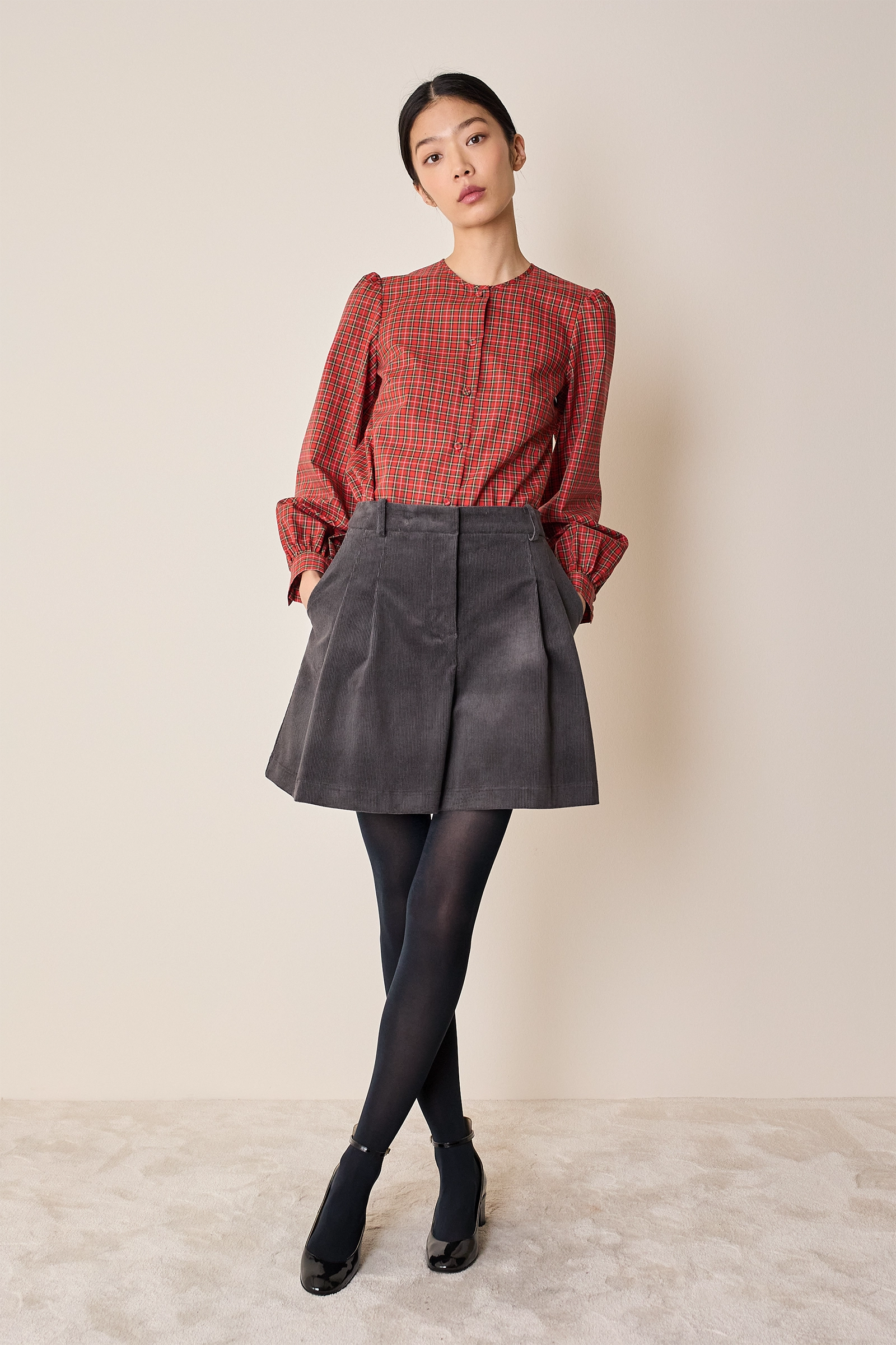 Pantaloncini in velluto a coste con pinces