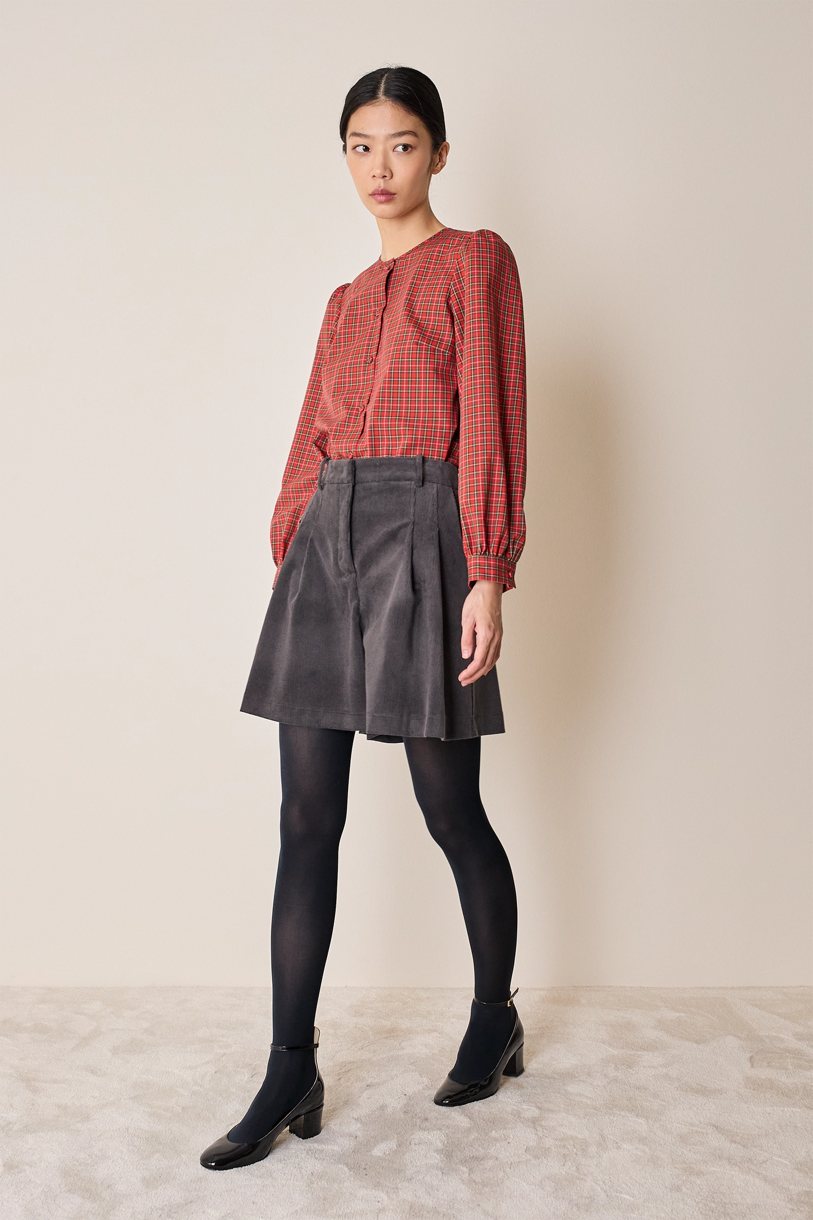 Pantaloncini in velluto a coste con pinces