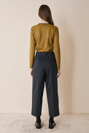 Pantaloni in cotone con piega e risvolto