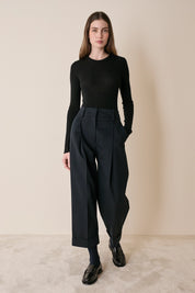 Pantaloni in cotone con piega e risvolto